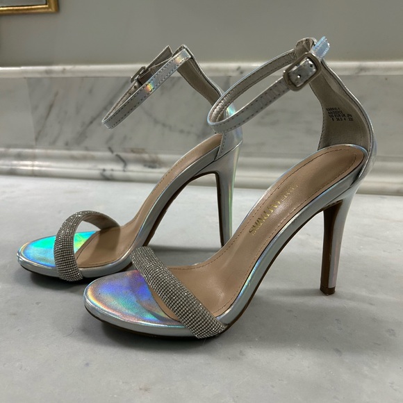 Dream Pairs Metallic Heels - Picture 3 of 7
